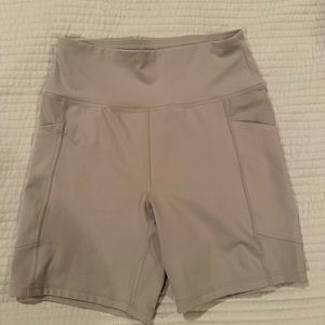 American Eagle Everything Pocket Biker Short High Waisted